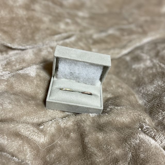 【mina.jewelry(ミナジュエリー)の口コミ】 2人がお互いに付けたい指輪のイメージを組み合わせて作っていきました。ず…