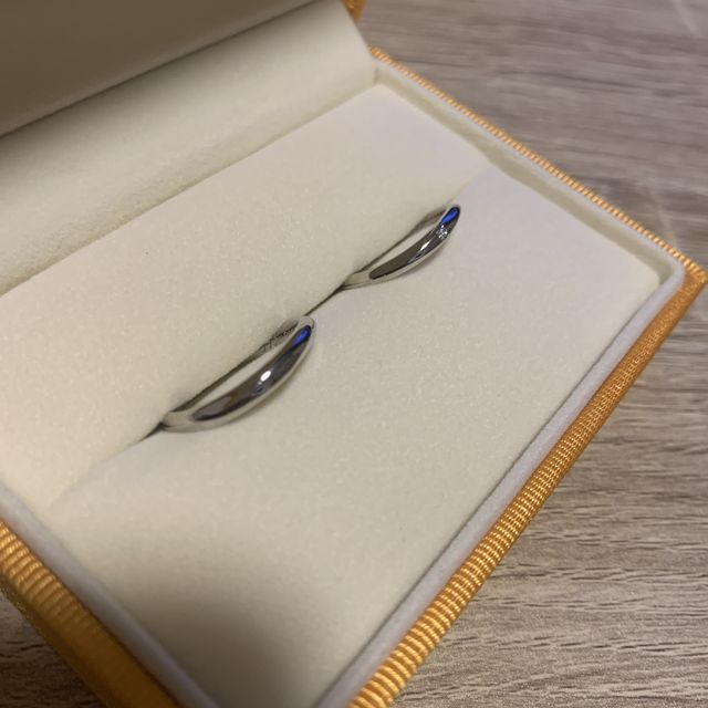 【ケイウノ ブライダル(K.UNO BRIDAL)の口コミ】 シンプルなデザインですが、ダイヤを入れる事でワンポイントになりました…