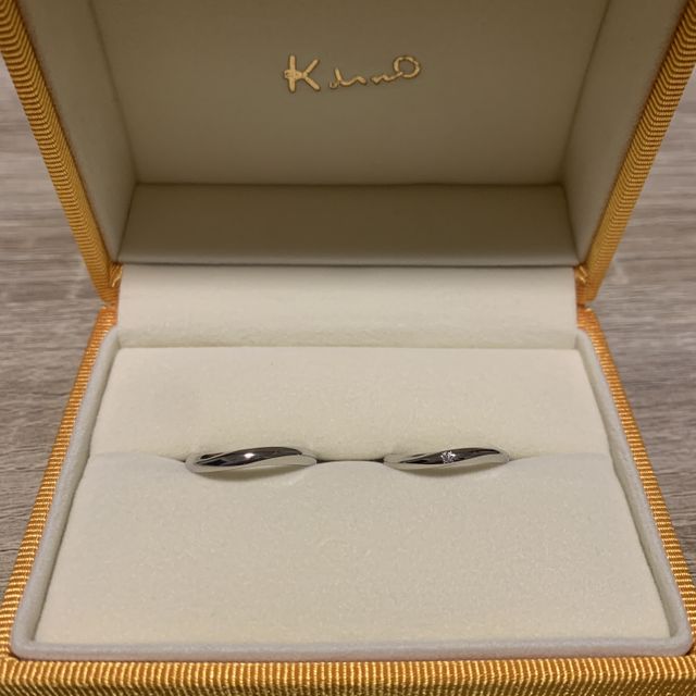 【ケイウノ ブライダル(K.UNO BRIDAL)の口コミ】 シンプルなデザインですが、ダイヤを入れる事でワンポイントになりました…