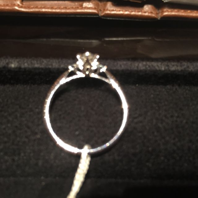 【ケイウノ ブライダル(K.UNO BRIDAL)の口コミ】 デザインが上からだけではなく、横からみても可愛いデザインも多く魅力的…