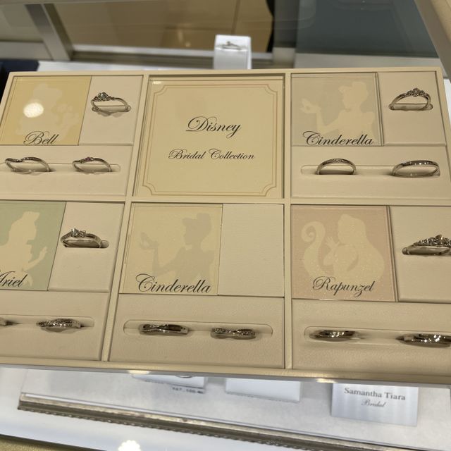 【サマンサティアラブライダル(Samantha Tiara Bridal)の口コミ】 ディズニーデザインが可愛くて来店しました。どれも、ディズニープリンセ…