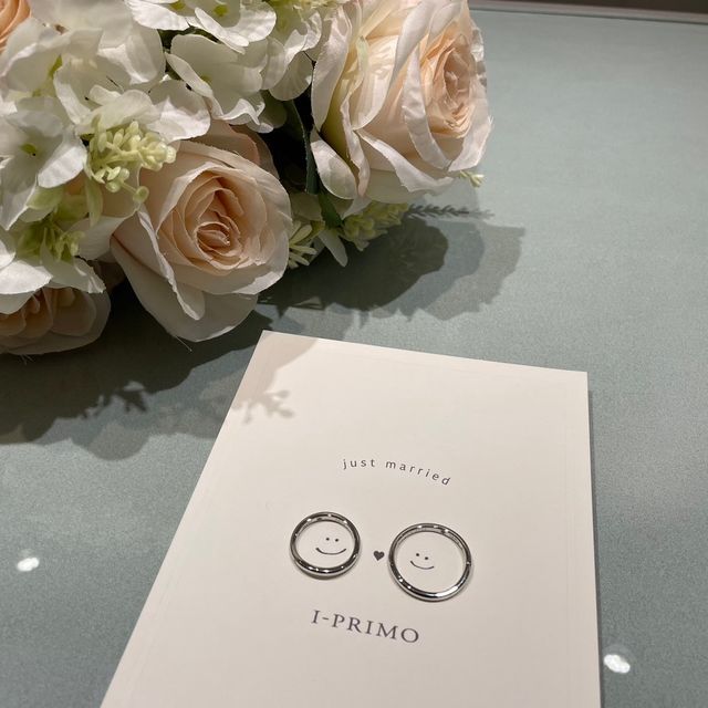 【アイプリモ(I-PRIMO)の口コミ】 シンプルなデザインで、リング幅は細めなタイプの指輪です。軽いウェーブ…