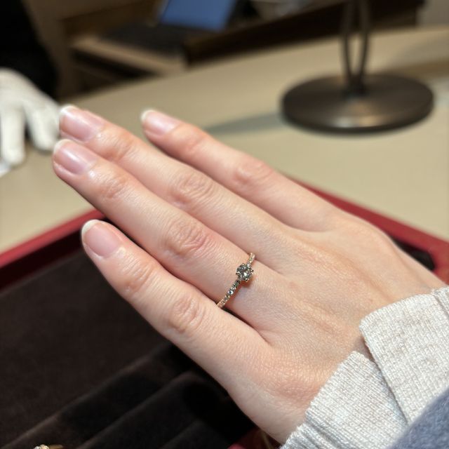 【カルティエ(Cartier)の口コミ】 華奢で繊細なデザインでありながらもダイヤモンドのゴージャス感があり素…