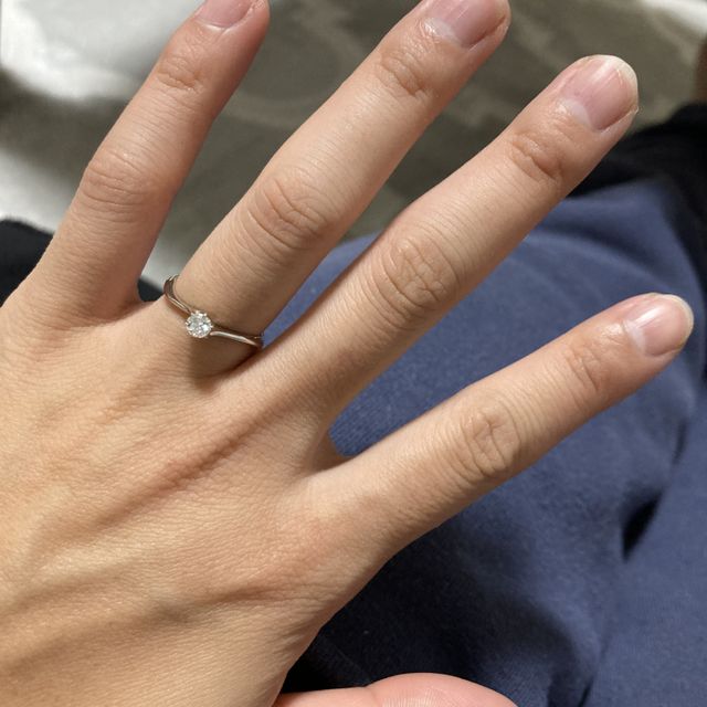 【STAR JEWELRY(スタージュエリー)の口コミ】 とてもシンプルなデザインで、ダイヤが大きすぎず小さすぎず、特別な時は…