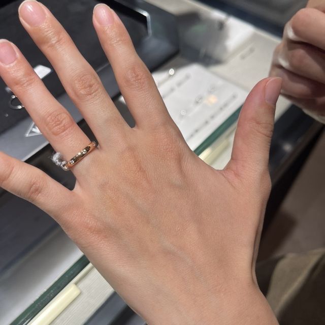 【ヴァン クリーフ＆アーペル(Van Cleef & Arpels)の口コミ】 デザインはシンプルでありながらダイヤが3つ付いていて職場にもつけやすく…