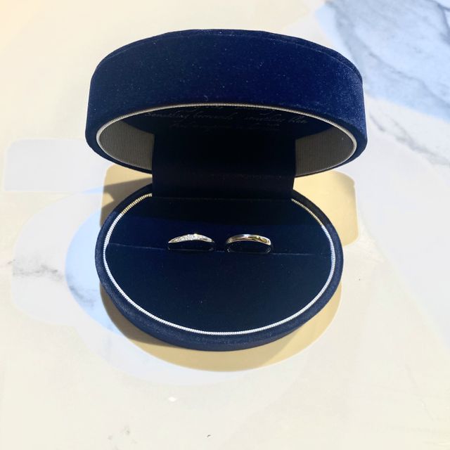 【Something Blue(サムシングブルー)の口コミ】 シンプルで着け心地がよく、プラチナ製で毎日使いやすく、ダイヤの品質が…
