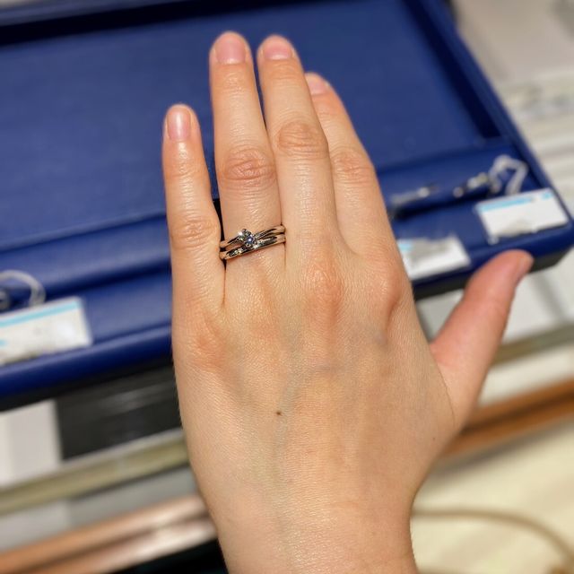 【銀座ダイヤモンドシライシの口コミ】 シンプル、彼と同じデザイン、素材はゴールドよりプラチナ、これ以外でど…