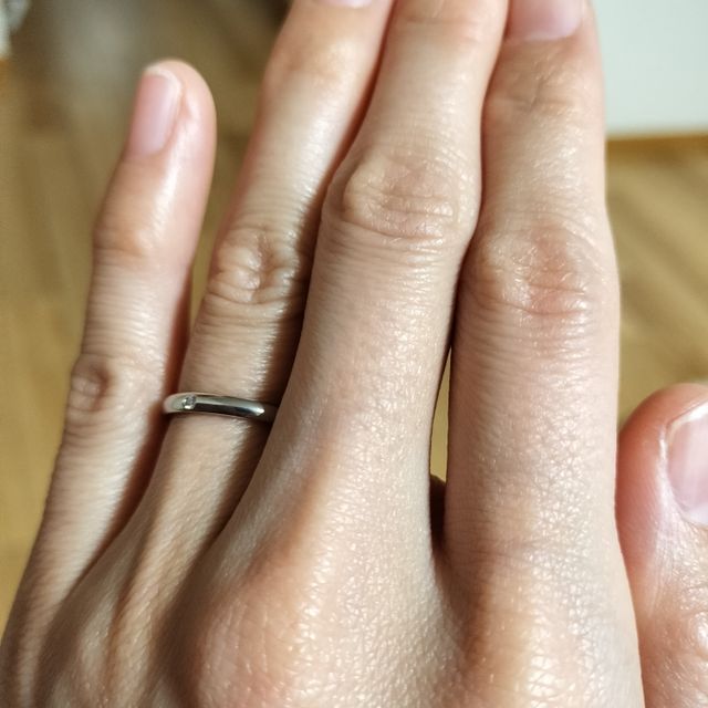 【銀座ダイヤモンドシライシの口コミ】 長くつけても飽きのこないデザインでとても気に入っています。つけ心地の…