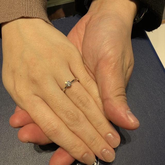 【銀座ダイヤモンドシライシの口コミ】 最初に別のブランドで婚約指輪を見た時にストレートで一粒のシンプルな指…