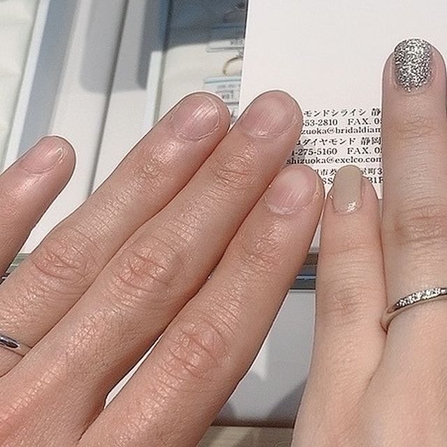 【銀座ダイヤモンドシライシの口コミ】 私は王道なシンプルなデザイン、女性は婚約指輪を渡せていなかったので、…