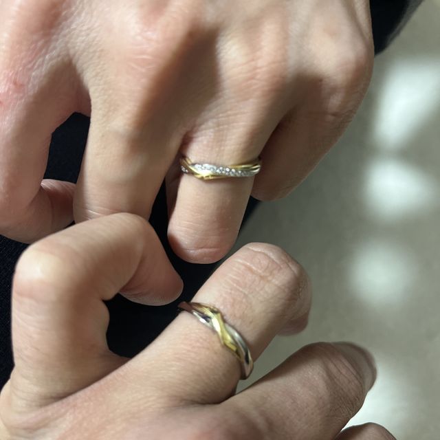 【銀座ダイヤモンドシライシの口コミ】 指輪のデザインはとても可愛いです。金と銀の組み合わせがとても気に入っ…