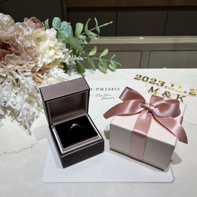 【アイプリモ(I-PRIMO)の口コミ】 アステローペはウェーブ型の指輪でメインダイアモンドの横に小さなダイア…