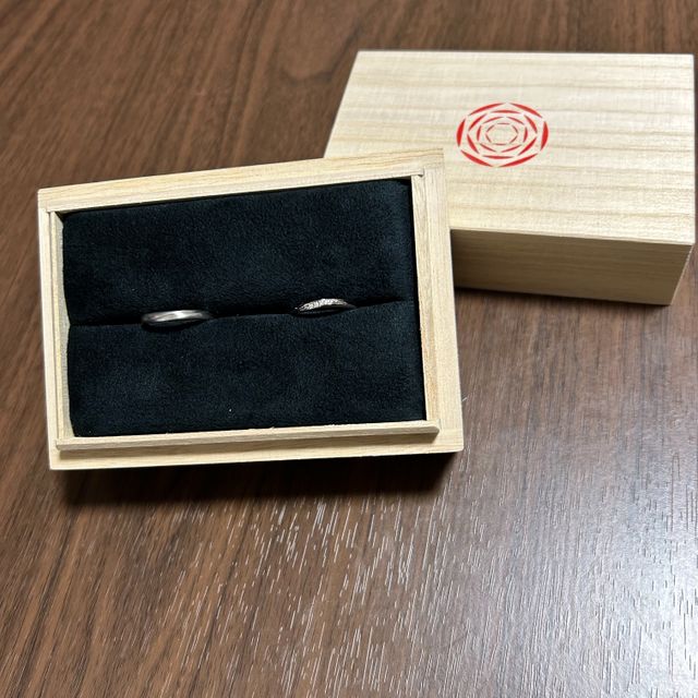 【出雲結(いずもゆい)の口コミ】 デザインがとてもよく、手に馴染みます。
はめて1日経っていませんが、指…