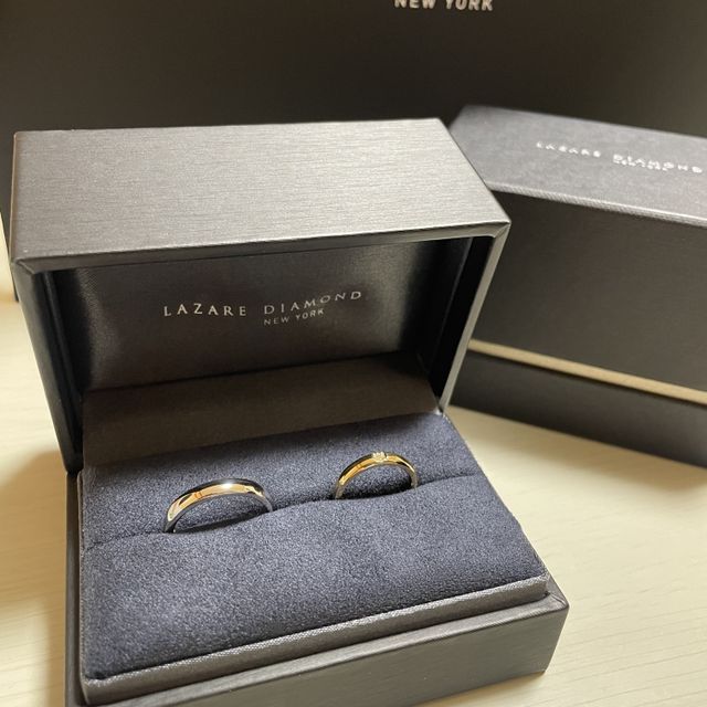 【ラザール ダイヤモンド(LAZARE DIAMOND)の口コミ】 お互い太めのストレートが希望でした。他検討したブランドでは太さが均一…