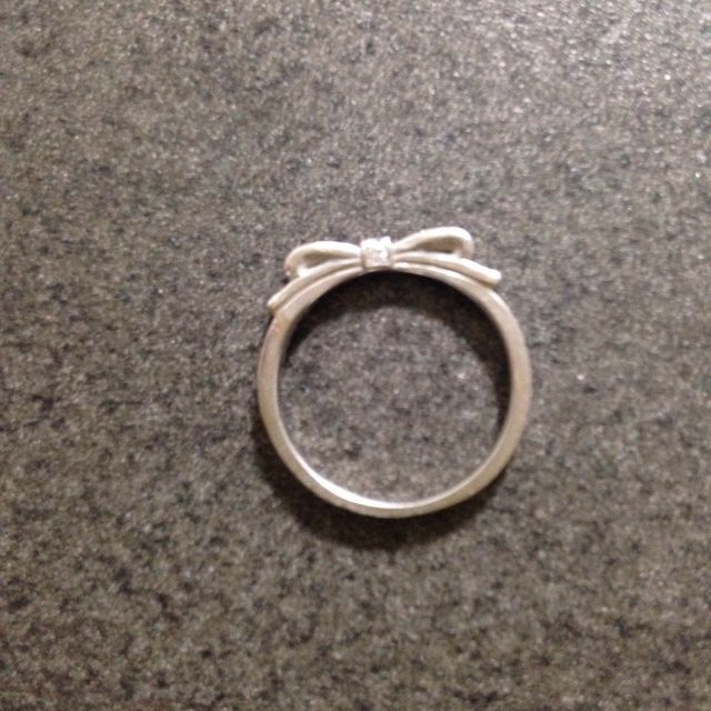 【ヴァンドーム青山(VENDOME AOYAMA)の口コミ】 自分の指が決して細くないため、細く見える華奢のリングを探してたところ…