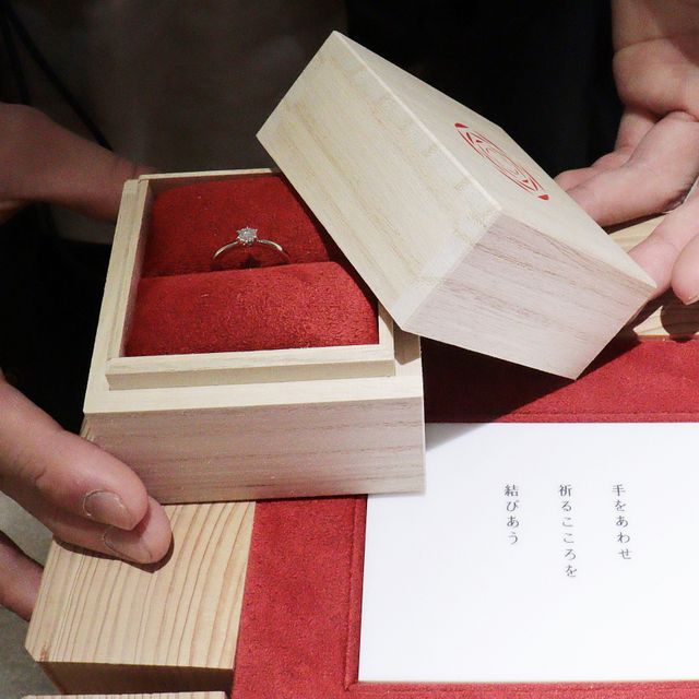 【出雲結(いずもゆい)の口コミ】 彼女は派手な見た目の物を好まないので、シンプルな見た目の物を選びまし…