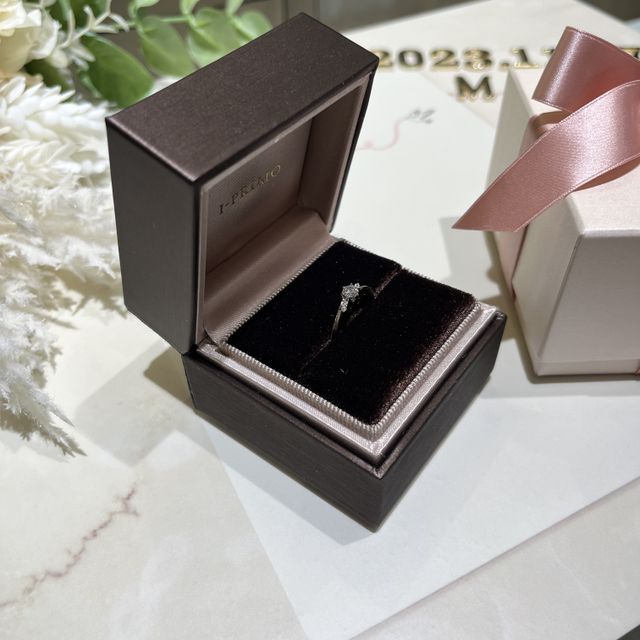 【アイプリモ(I-PRIMO)の口コミ】 ウェーブのデザインで指が長く見え、手を綺麗にみせてくれます。メレダイ…