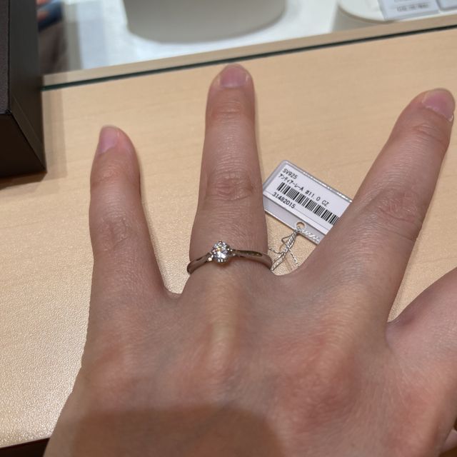 【アイプリモ(I-PRIMO)の口コミ】 シンプルで洗礼された繊細なデザインで、いいと思った。
台座の部分の細か…