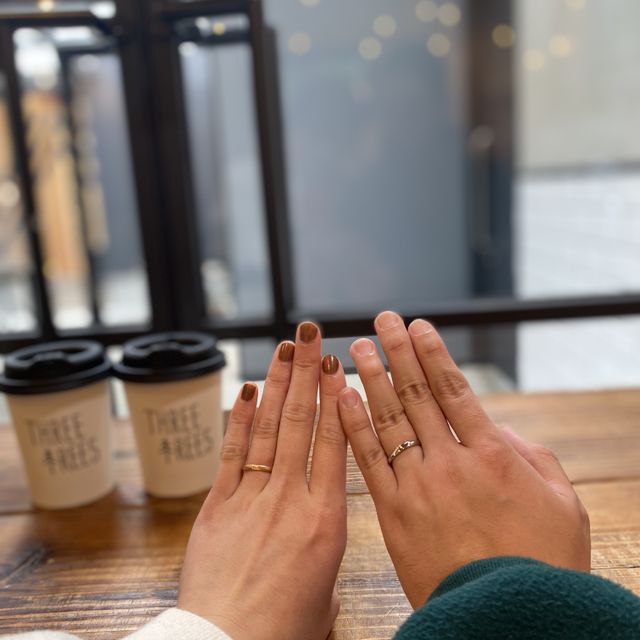 【THREE TREES(スリーツリーズ)の口コミ】 指輪のデザインはこの先ずっと身に付けられるように、シンプルにまた色は…