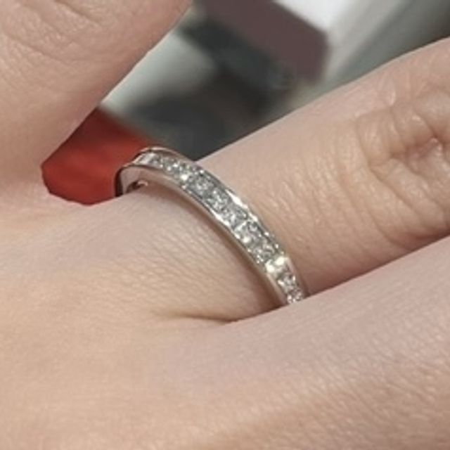【アイプリモ(I-PRIMO)の口コミ】 指輪のデザインは好みのハーフエタニティリングがあったので良かったです…