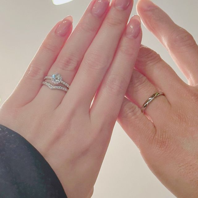 【BRILLIANCE+(ブリリアンスプラス)の口コミ】 婚約指輪と結婚指輪の重ね付けができるデザインを求めていました！
ヘイロ…