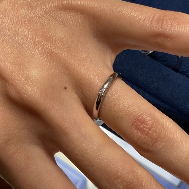 【canal4℃(カナルヨンドシー)の口コミ】 初めて結婚指輪探しを始めたタイミングだったので
どんなものが似合うかわ…