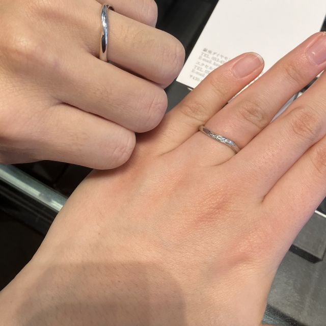【銀座ダイヤモンドシライシの口コミ】 シンプルなデザインで、華やか過ぎず地味過ぎない、ちょうど良いデザイン…