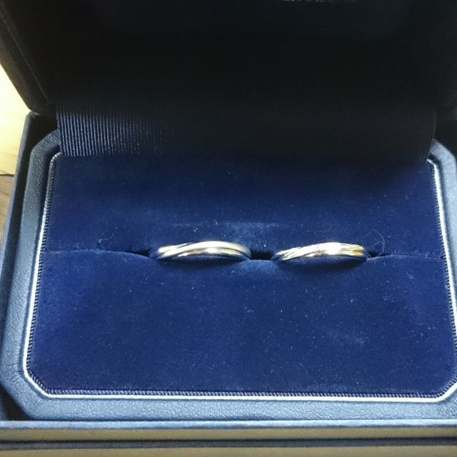 【銀座ダイヤモンドシライシの口コミ】 婚約指輪はティファーに購入したのですが、結婚指輪はティファニーと迷っ…