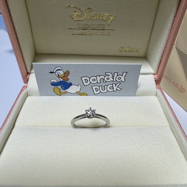 【ケイウノ ブライダル(K.UNO BRIDAL)の口コミ】 さりげなくディズニーとわかる程度のデザインなのでシンプルな物が好きな…