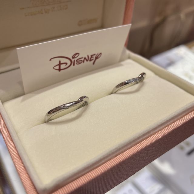 【ケイウノ ブライダル(K.UNO BRIDAL)の口コミ】 手と手を重ねたようになっているデザインでV字になっているので指が長く見…