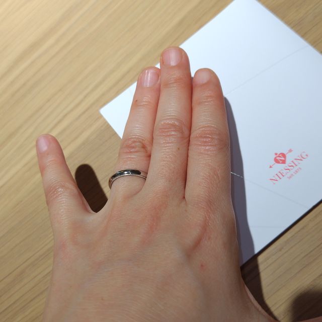 【NIESSING(ニーシング)の口コミ】 シンプルなもので付け心地の良い指輪を探していたのですが、ニーシングの…