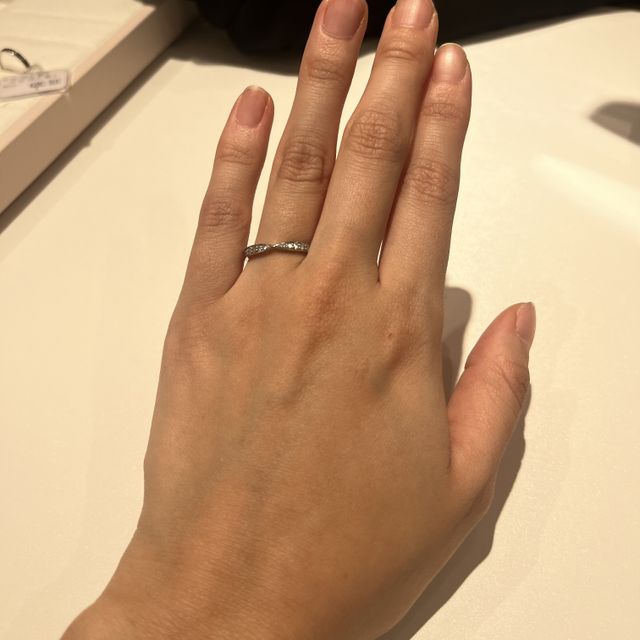 【ティファニー(Tiffany & Co.)の口コミ】 私の結婚指輪の条件は、
①ダイヤモンドがついており、華やかで一目で素敵…