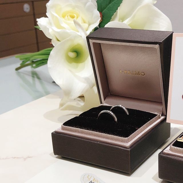 【アイプリモ(I-PRIMO)の口コミ】 シンプルで主張しすぎないデザインが気に入りました、
ダイヤモンドを入れ…