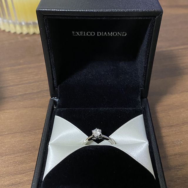 【エクセルコダイヤモンド(EXELCO DIAMOND)の口コミ】 シンプルな婚約指輪を探していました。同じようなデザインは、他店にもあ…