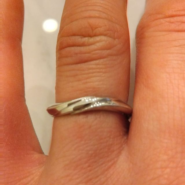 【銀座ダイヤモンドシライシの口コミ】 指輪のデザイン性が豊富で2人の気に入ったのを選ぶ事が出来ました。
デザ…