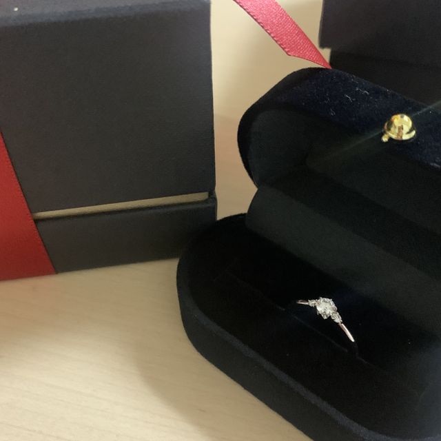 【ラザール ダイヤモンド(LAZARE DIAMOND)の口コミ】 ダイヤモンドのカッティングの綺麗さ、ダイヤモンドの品質の良さ、ダイヤ…