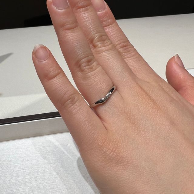 【アイプリモ(I-PRIMO)の口コミ】 添付写真の指輪はV字に該当しますが、緩やかに作られており、Ｕ字のような…