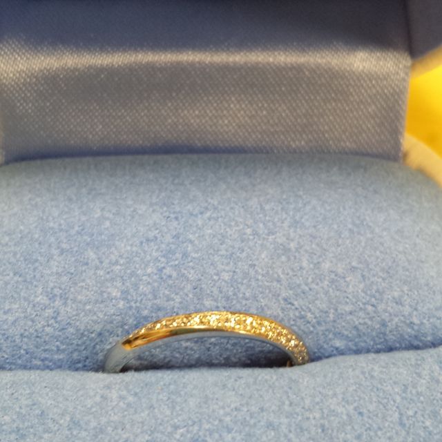 【銀座ダイヤモンドシライシの口コミ】 婚約指輪と重ね付けしたかったので、ブランドは婚約指輪と同じ銀座ダイヤ…