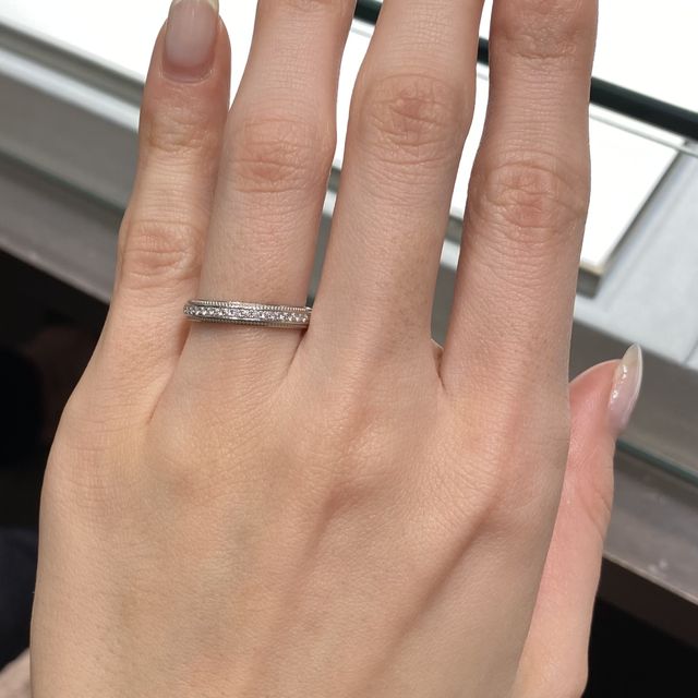 【アイプリモ(I-PRIMO)の口コミ】 ミル打ちハーフエタニティの指輪です。ハーフエタニティで華やかなデザイ…