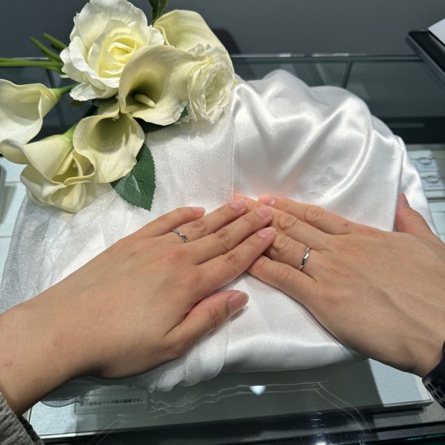 【アイプリモ(I-PRIMO)の口コミ】 この指輪は、両方重ねると素敵なシルエットになり、指輪のデザインに込め…