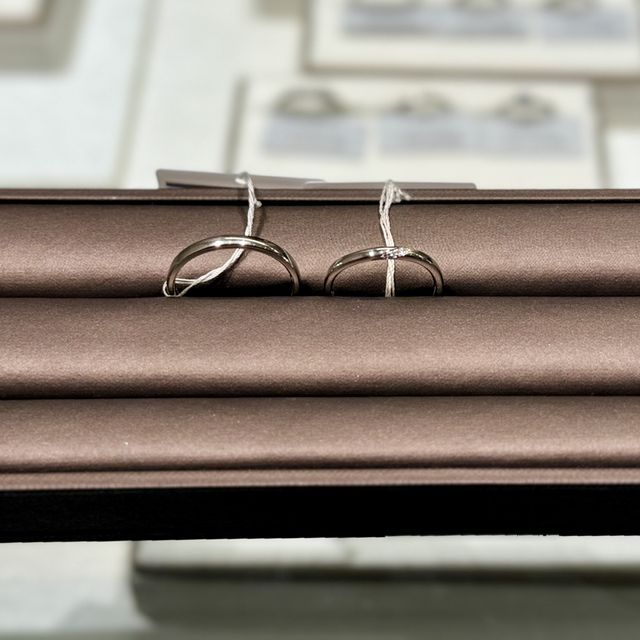 【アイプリモ(I-PRIMO)の口コミ】 ウェーブのシンプルなリングです。男性用は石のないシンプルなリングで付…