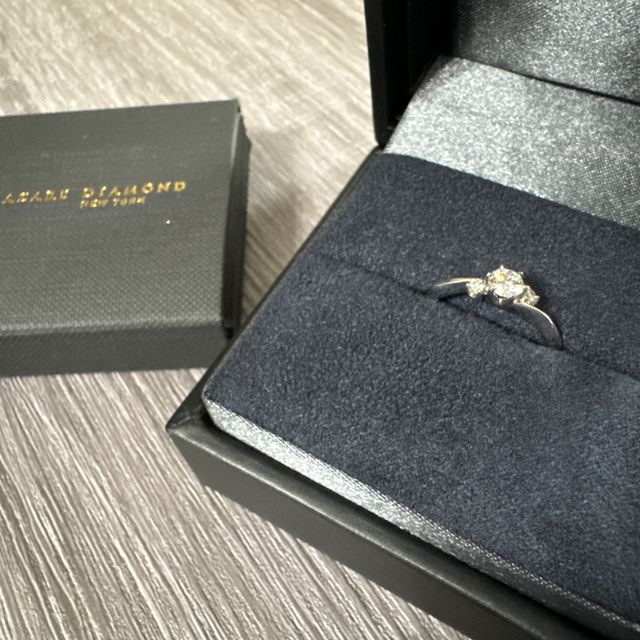 【ラザール ダイヤモンド(LAZARE DIAMOND)の口コミ】 ダイヤモンドの輝きに拘り、手からチラリと光る綺麗さに惹かれました。 ラ…