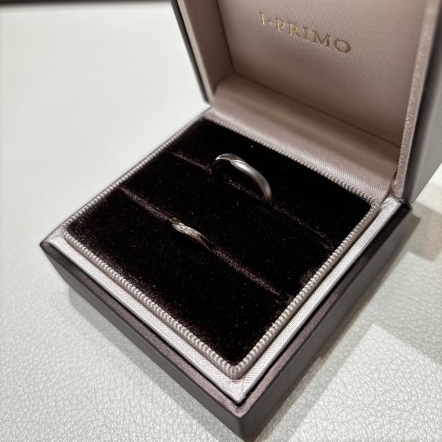 【アイプリモ(I-PRIMO)の口コミ】 指輪自体のデザインは統一しつつ、女性用はダイヤがついていたので、男性…