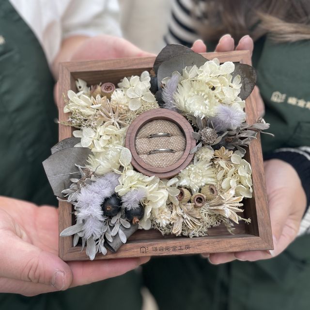 【鎌倉彫金工房の口コミ】 シンプルなデザインにしました。
価格もお手頃で自分達で作るという体験も…