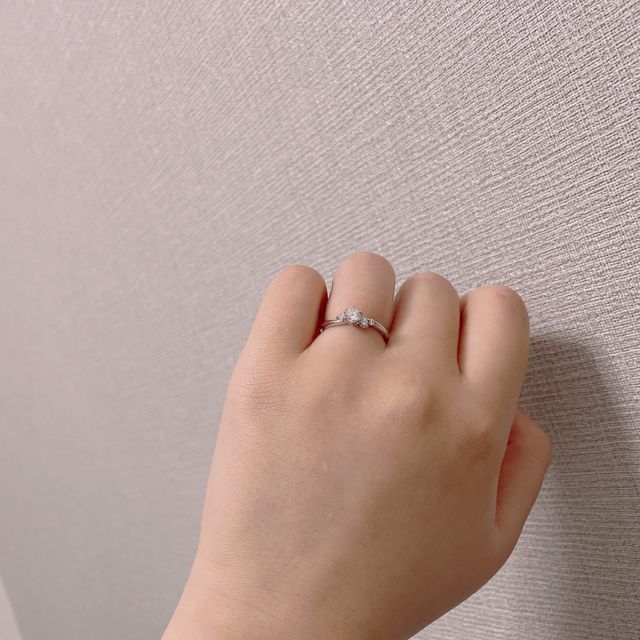 【銀座ダイヤモンドシライシの口コミ】 シンプルすぎず、派手すぎることもなくて普段から使いやすいです
少しウェ…