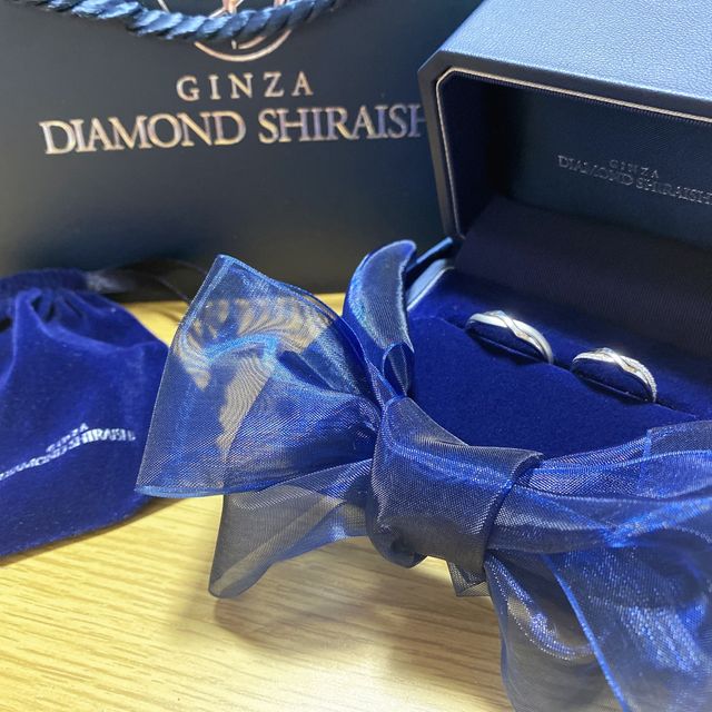 【銀座ダイヤモンドシライシの口コミ】 初めはシンプルなデザインの指輪を探していました。
しかし色んなデザイン…