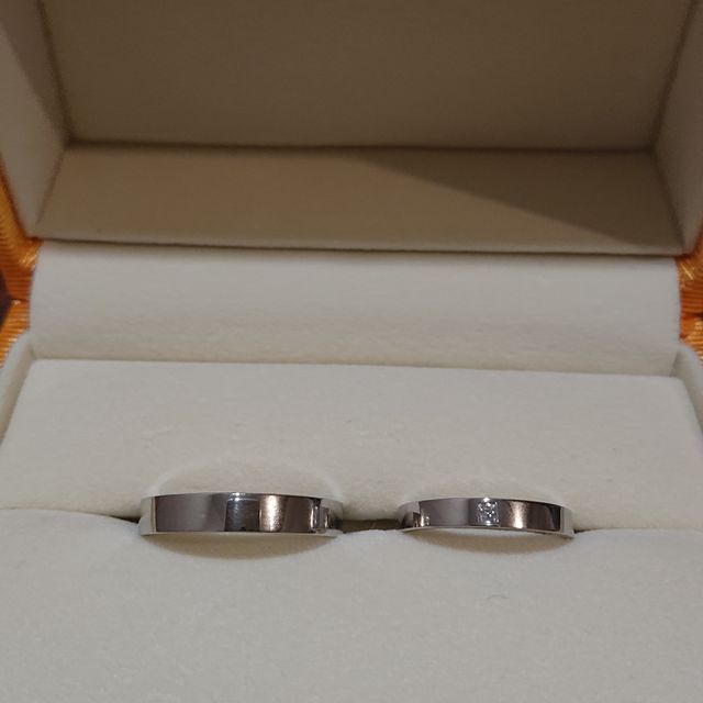【ケイウノ ブライダル(K.UNO BRIDAL)の口コミ】 幅広の平打ちタイプを中心に探していましたが、彼の好みの幅の指輪がなか…