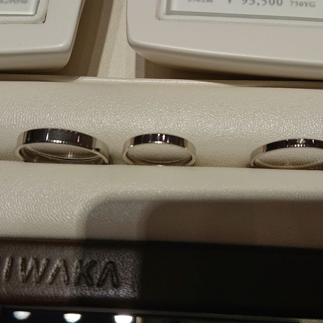 【俄(にわか)の口コミ】 ことほぎはシンプルなストレートタイプの指輪です。甲丸や平打ちなどデザ…