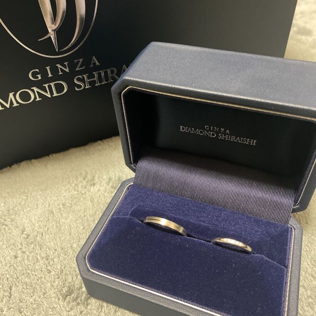 【銀座ダイヤモンドシライシの口コミ】 シンプルで可愛らしいデザインです。
手が小さい私には細めのリングと丸い…