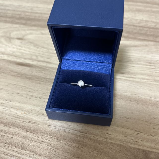 【銀座ダイヤモンドシライシの口コミ】 婚約指輪のデザインに迷い店員さんに相談したところ、近年はプロポーズリ…